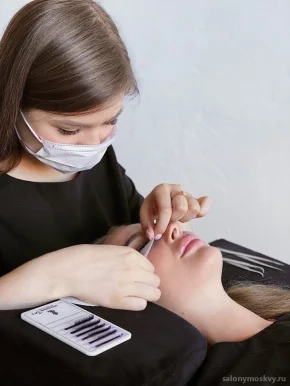 Студия наращивания ресниц Make me lashes