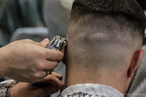 Студия стрижек Tophair на Каштановой аллее